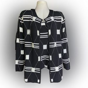 Elegant 2-Piece ensemble, Long Sleeve Top & Sleeveless Under Top. Black/White. L